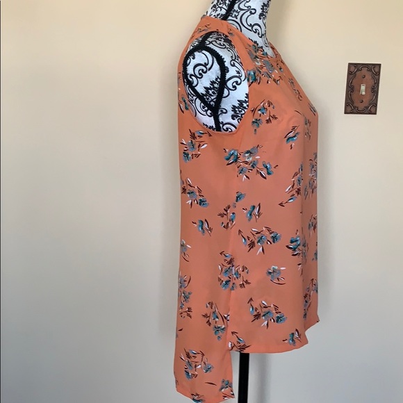 Philosophy elegant sleeveless top. - Picture 3 of 5